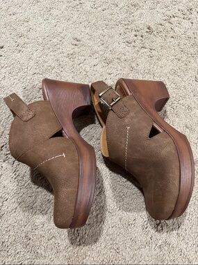 b.o.c. Brown Suede Open-Back Clog Sandals nwot